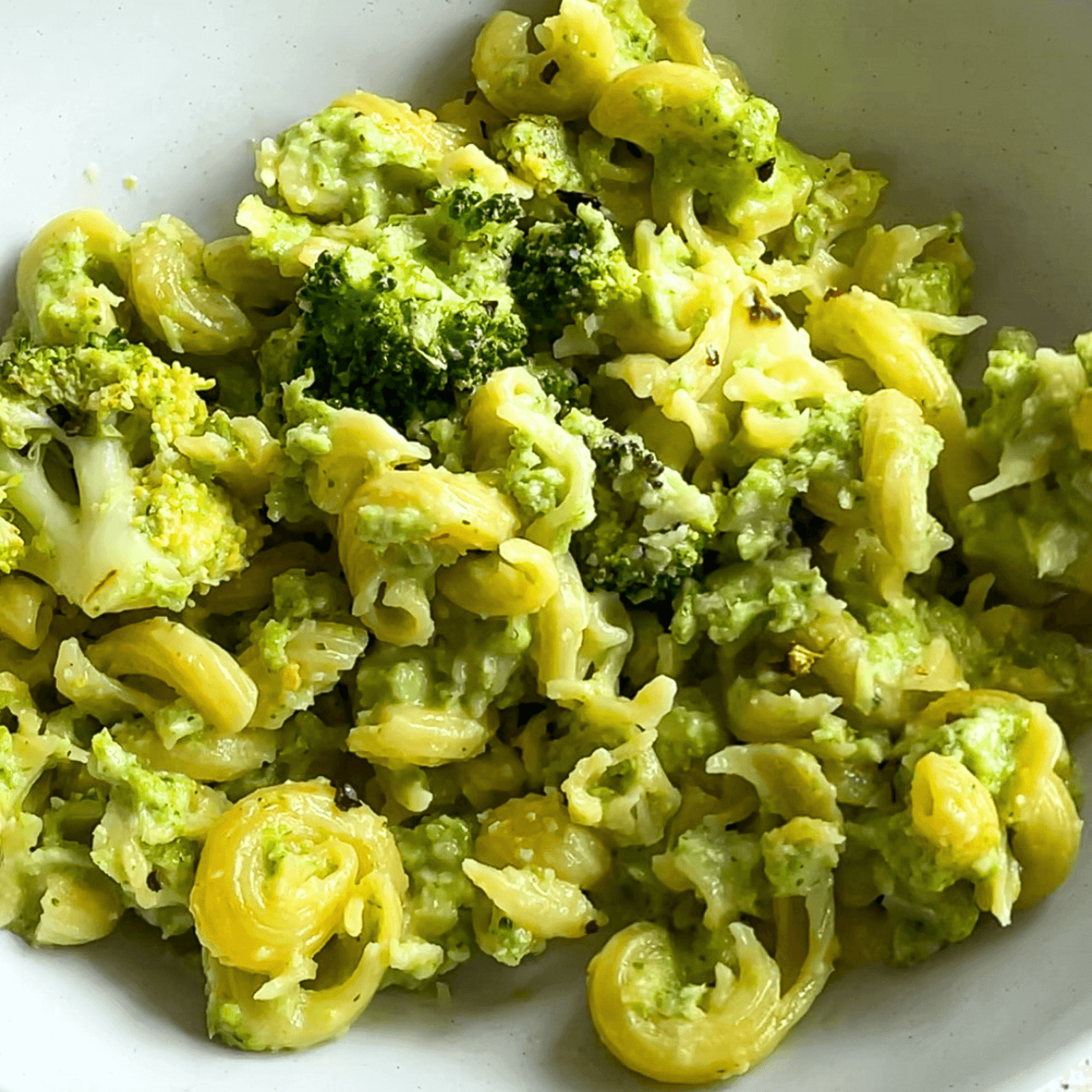 Green Broccoli Mac and Cheese for babies and toddlers