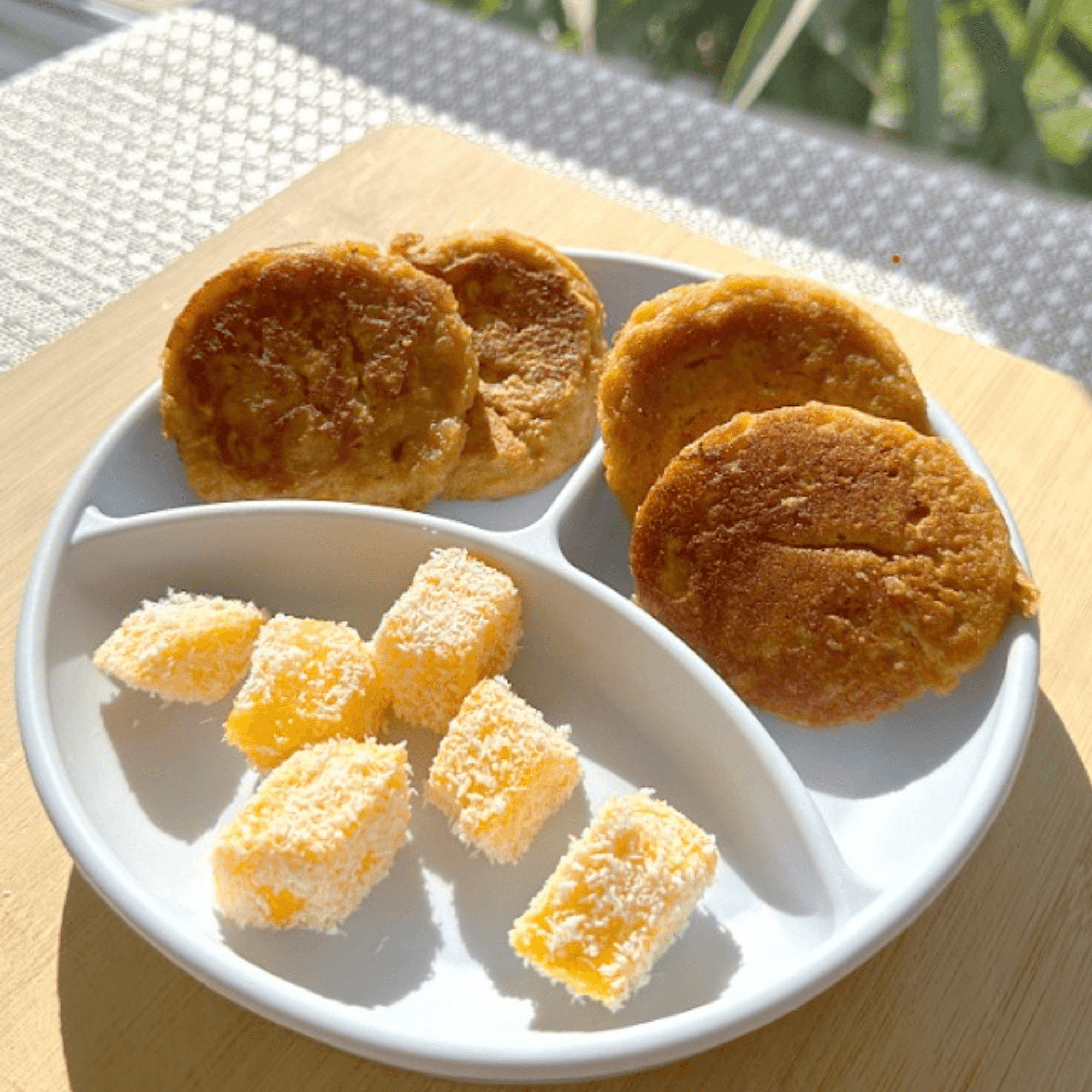 Mango mini pancakes