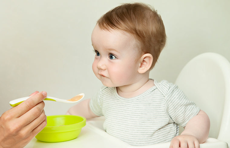 Self-Feeding vs Spoon Feeding: Navigating the Messy Adventure of Starting Solids