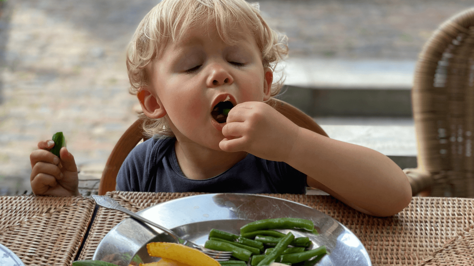 toddler eating vegetables